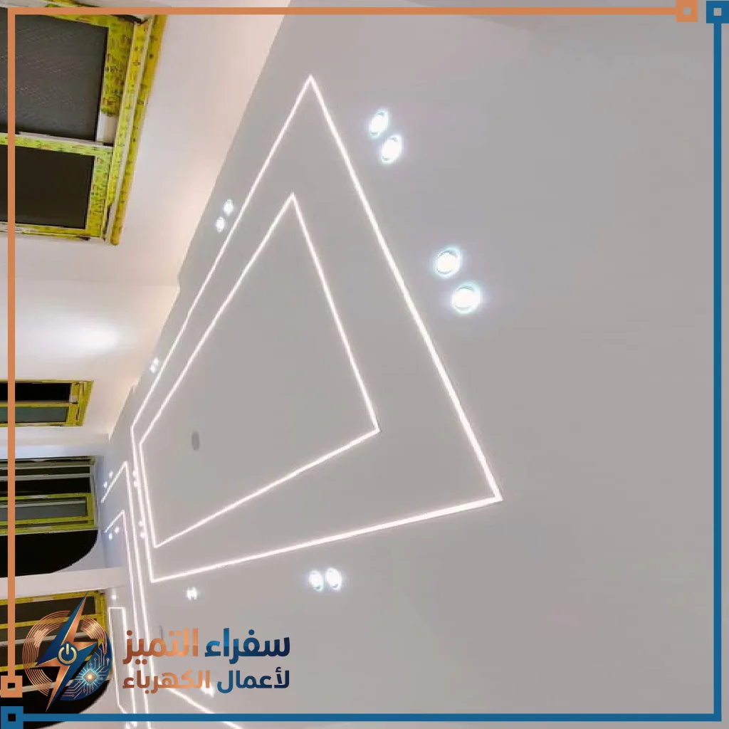 فني التشطيب والديكورات الكهربائية